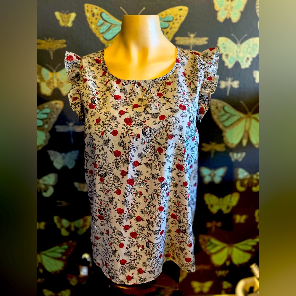 Hot Topic Disney Snow White Floral Ruffle Sleeve Top 2x